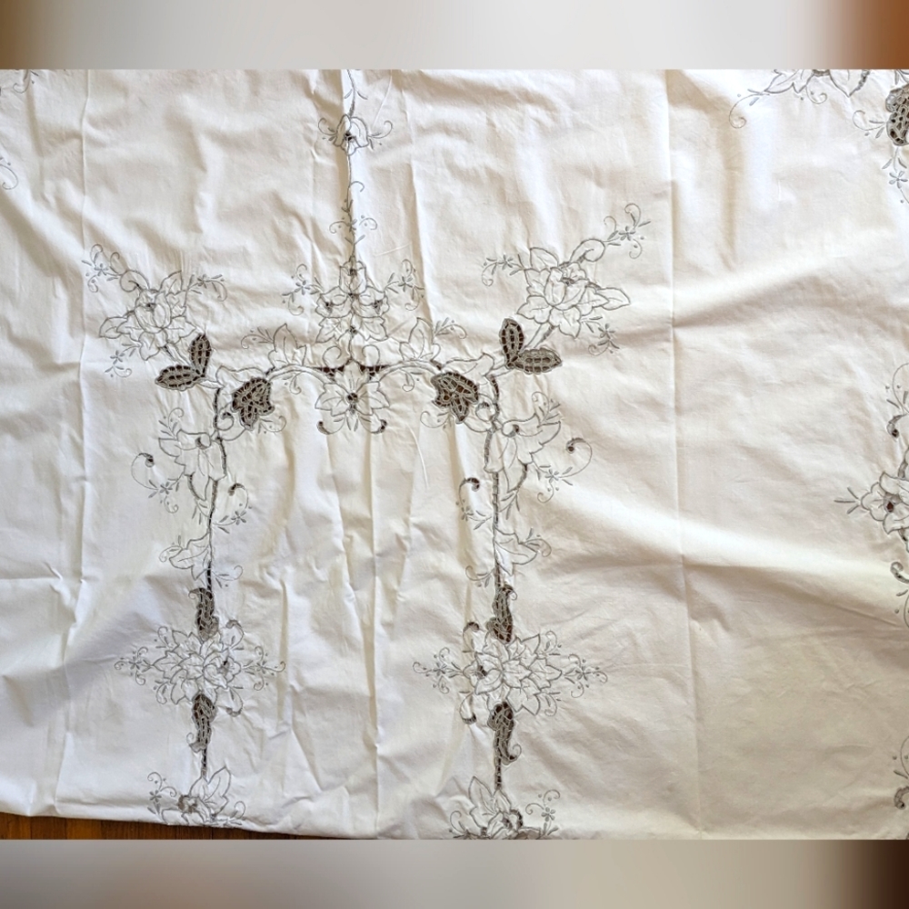 Vintage Madeira Linen Banquet Tablecloth NWOT Rectangular and Huge!